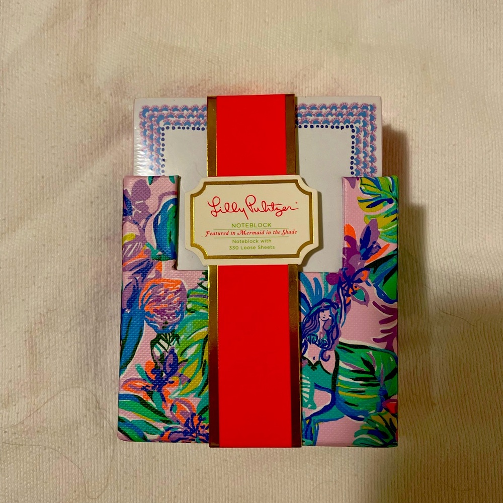 NWT Lilly Pulitzer notepad can be $5 add on with another purchase.